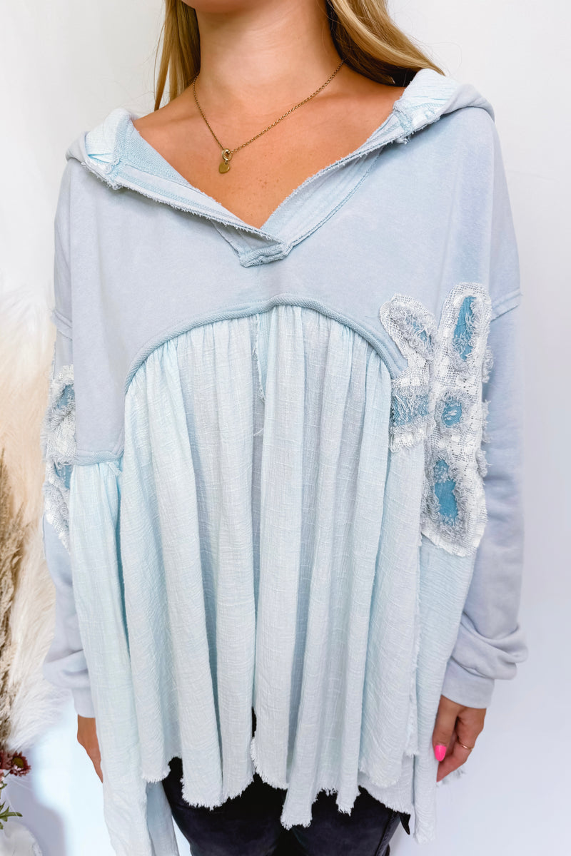 The Kennedy Floral Oversized Pullover - Light Blue