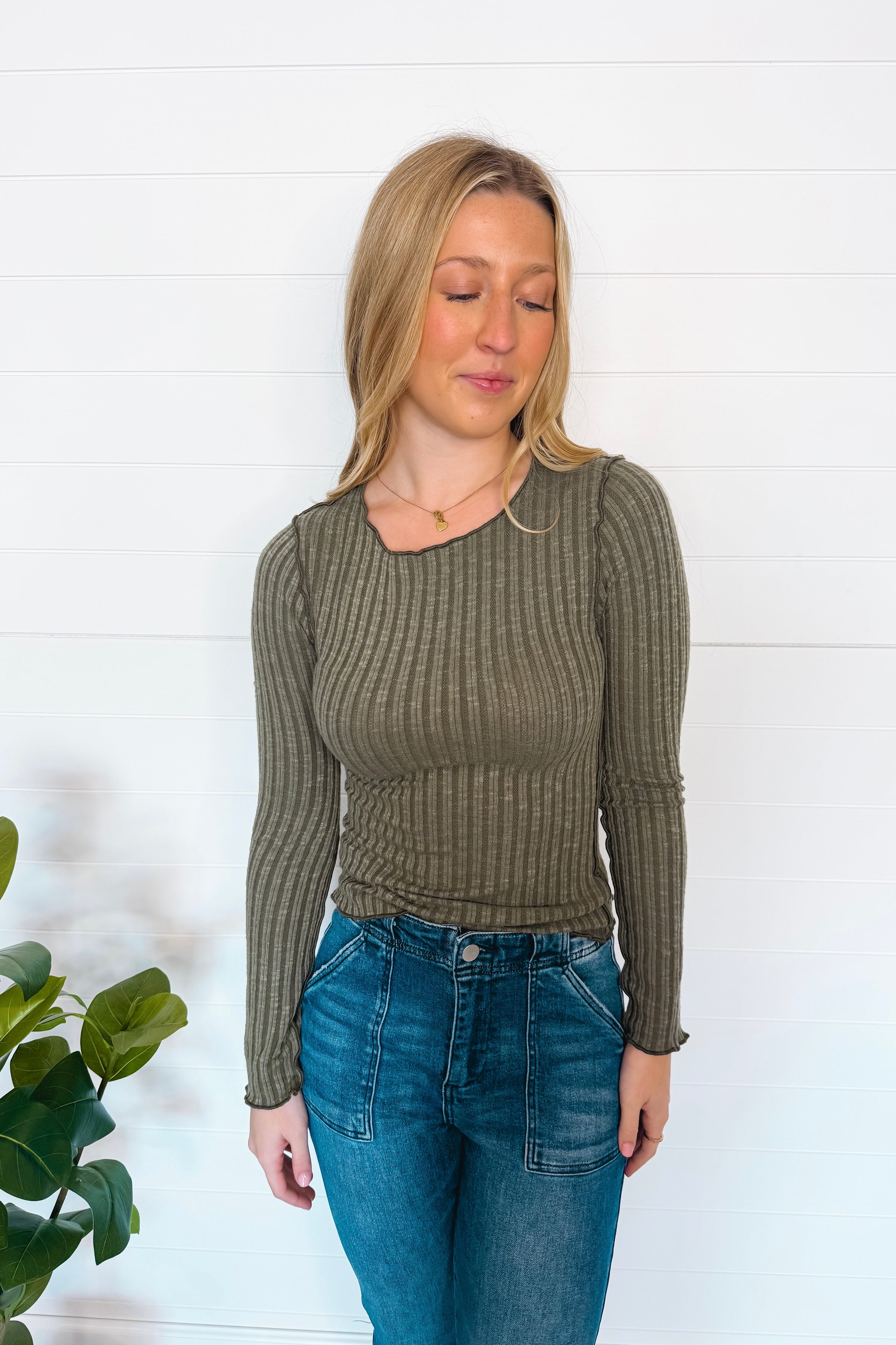 The Clara Ribbed Lettuce Trim Top - Olive