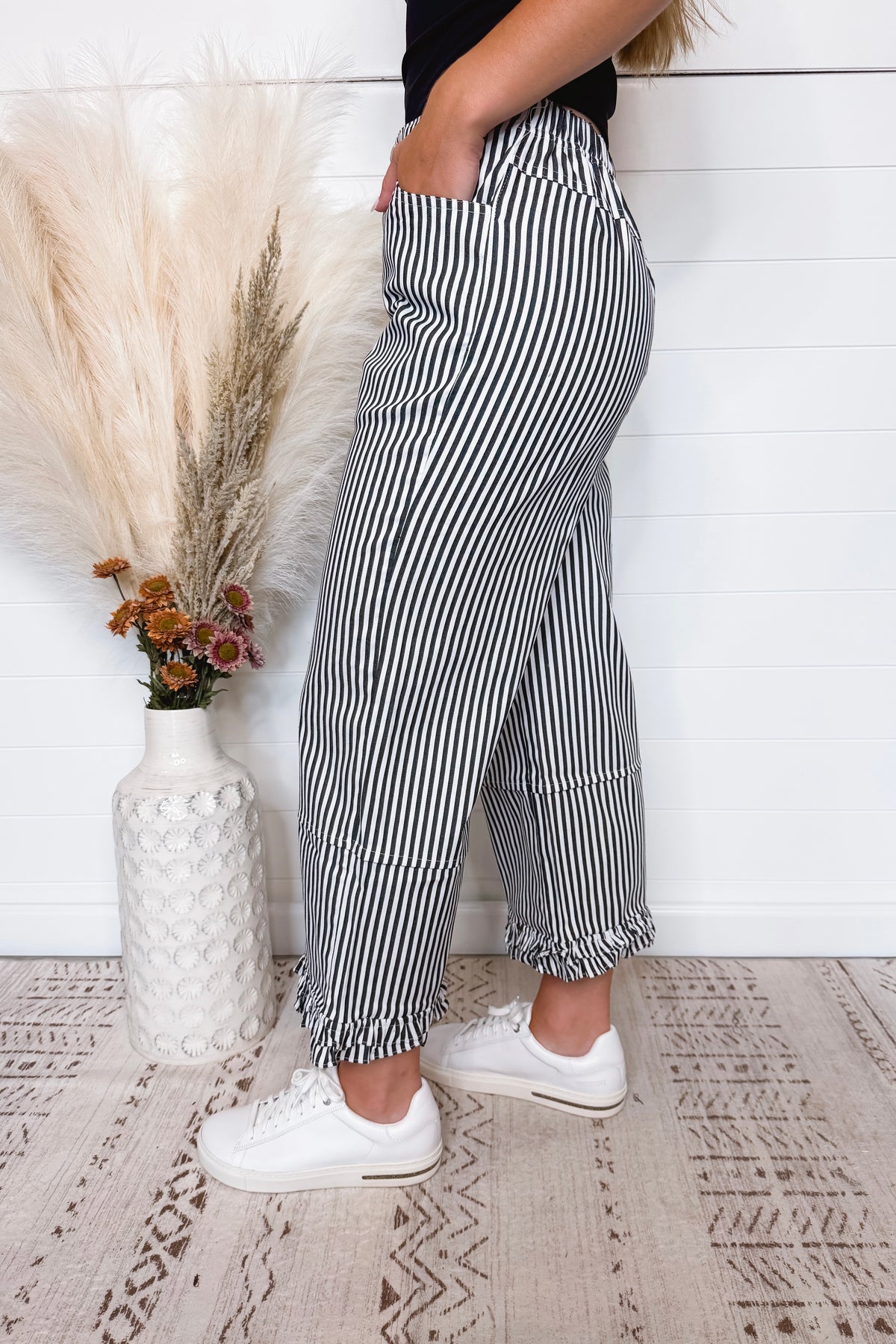 Layla High Rise Wide Leg Ruffle Pant - Black/White