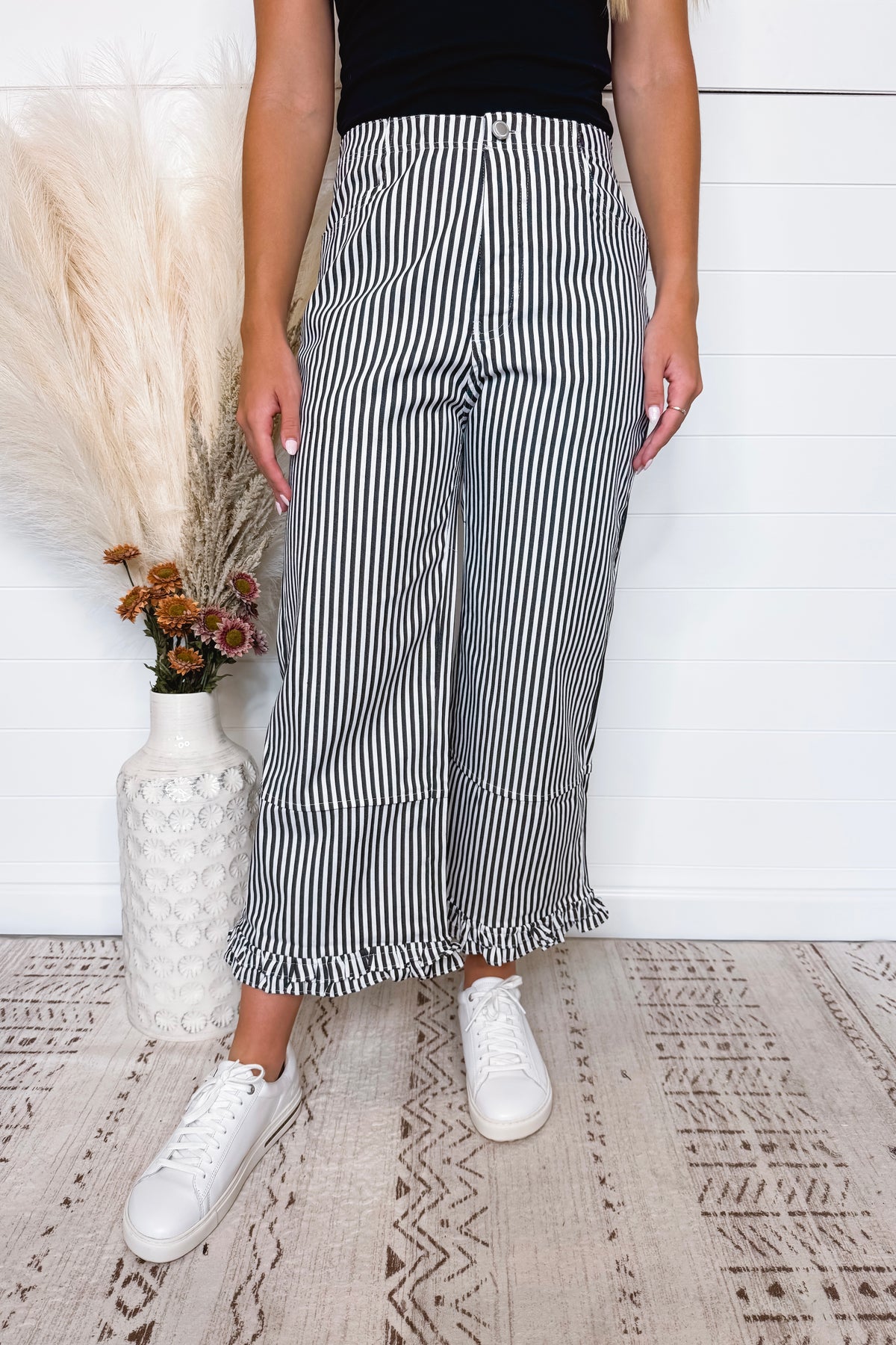 Layla High Rise Wide Leg Ruffle Pant - Black/White