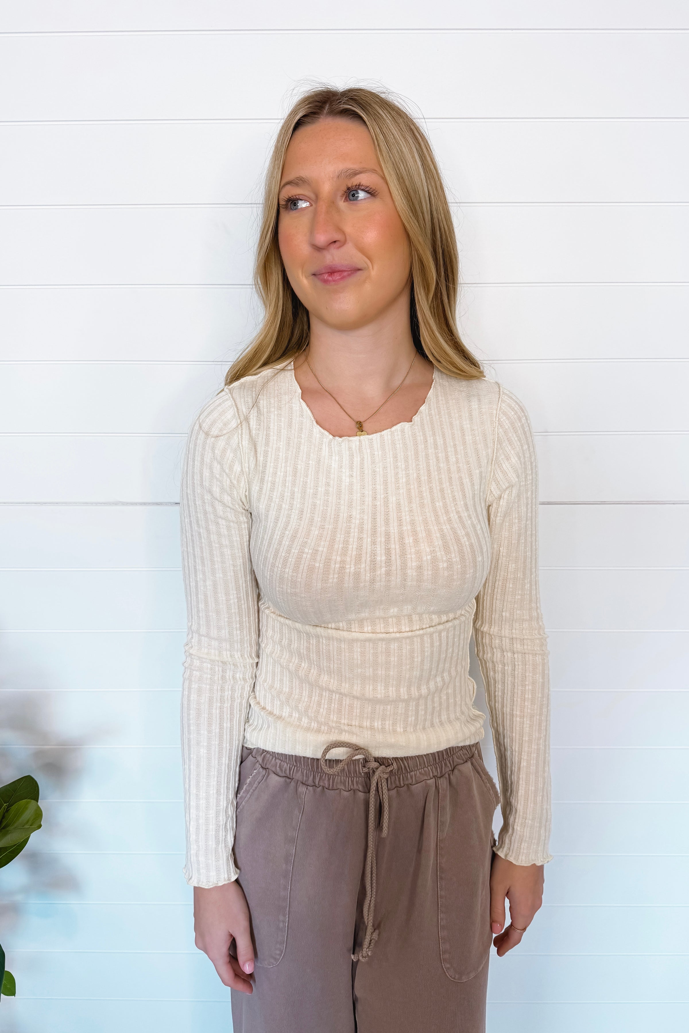 The Clara Ribbed Lettuce Trim Top - Cream