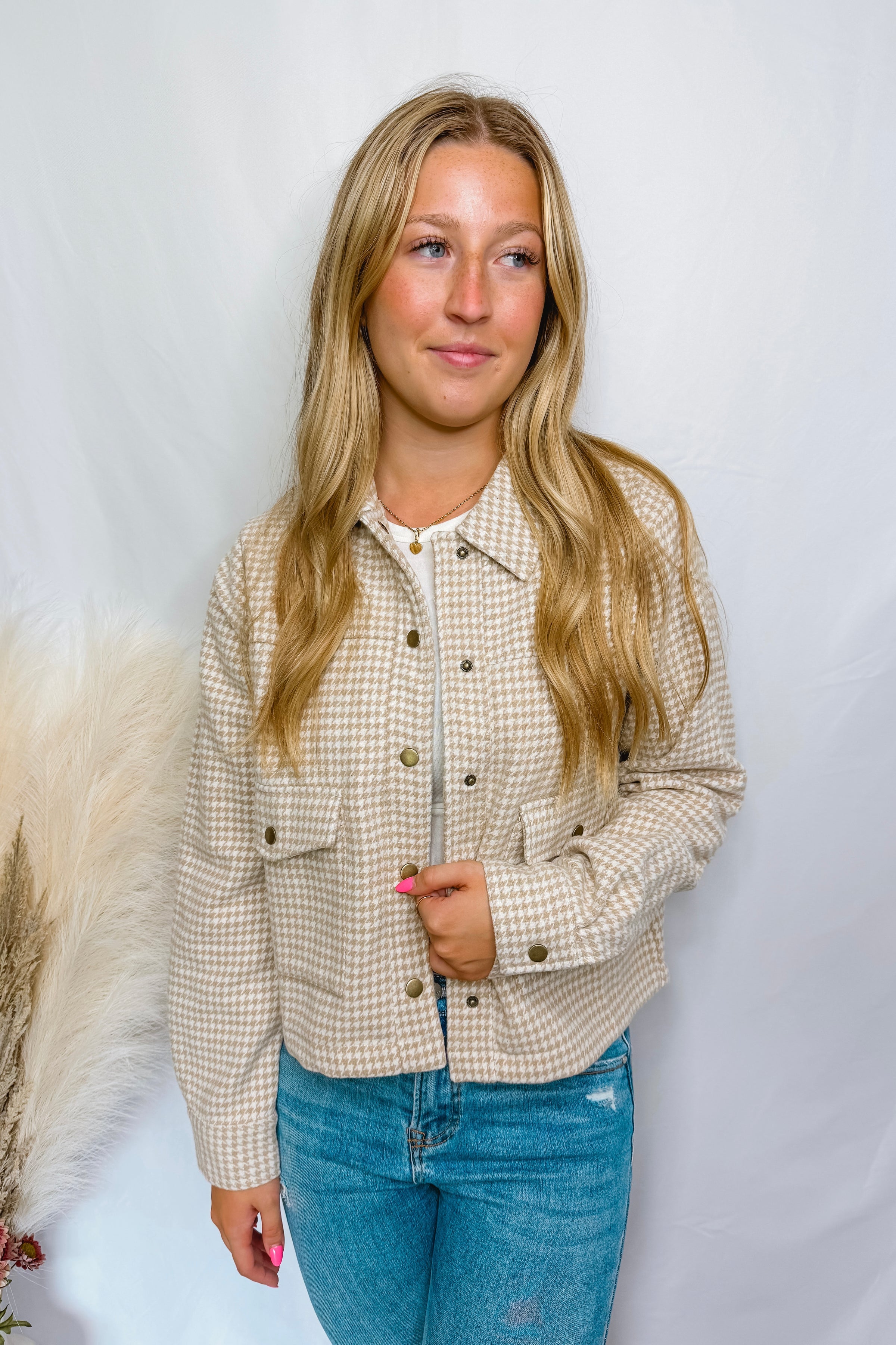 Fall Breeze Mini Houndstooth Shacket - Tan/Ivory