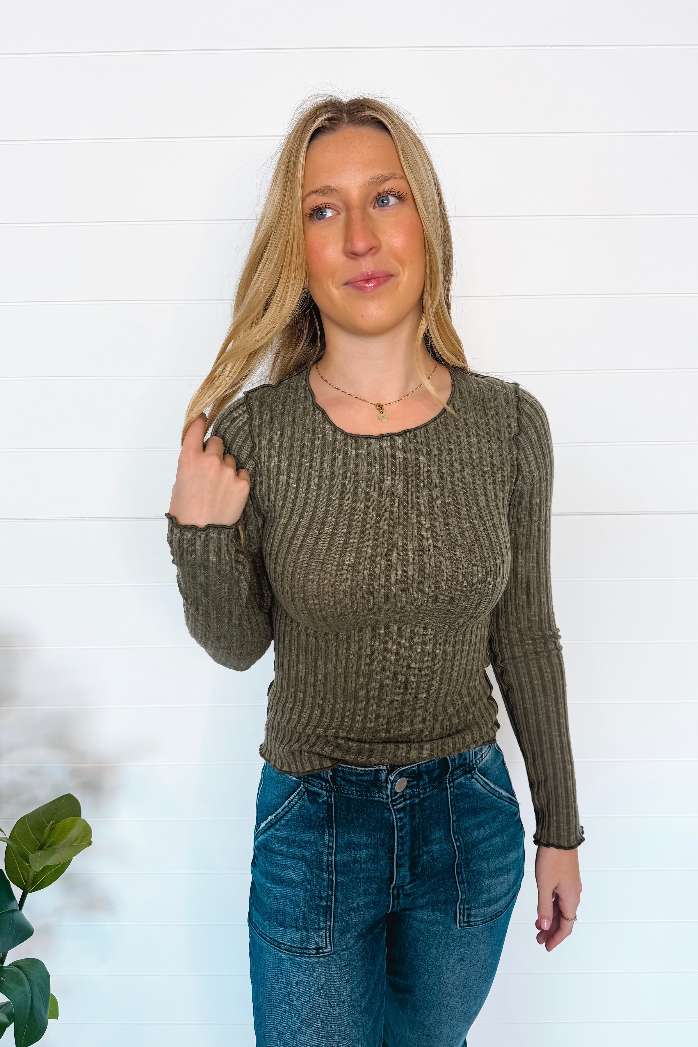 The Clara Ribbed Lettuce Trim Top - Olive