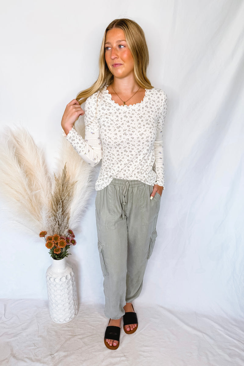 Dainty Delight Floral Lettuce Edge Top - Ivory/Blue