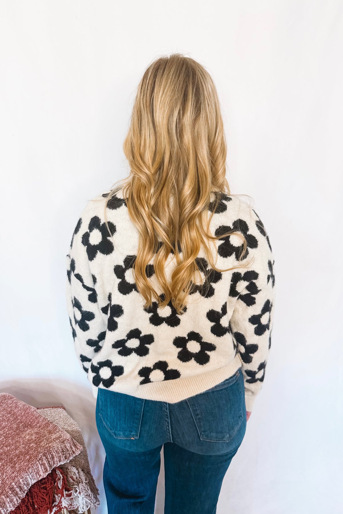 Daisy Warmth Floral Pattern Sweater - Cream/Black