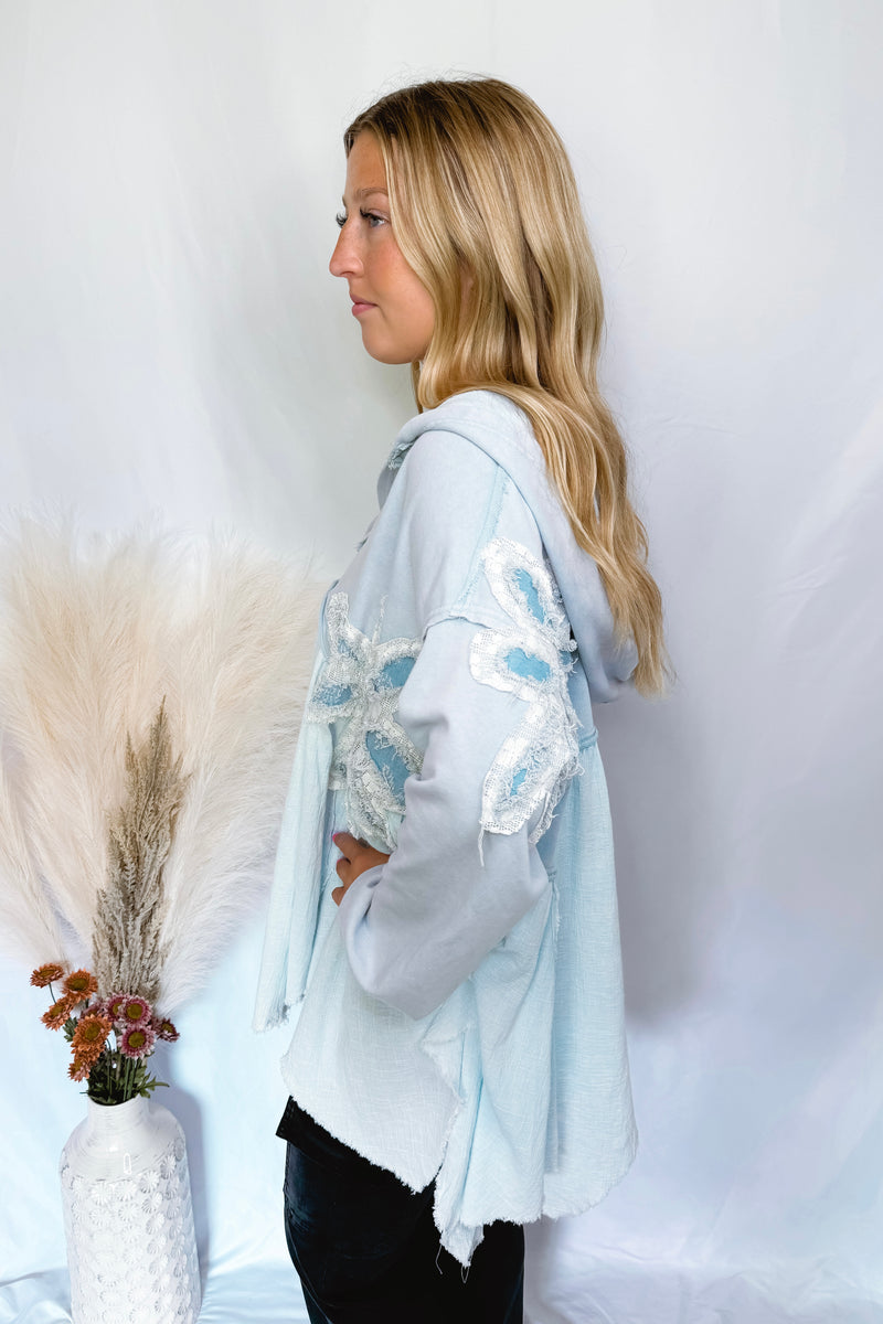 The Kennedy Floral Oversized Pullover - Light Blue