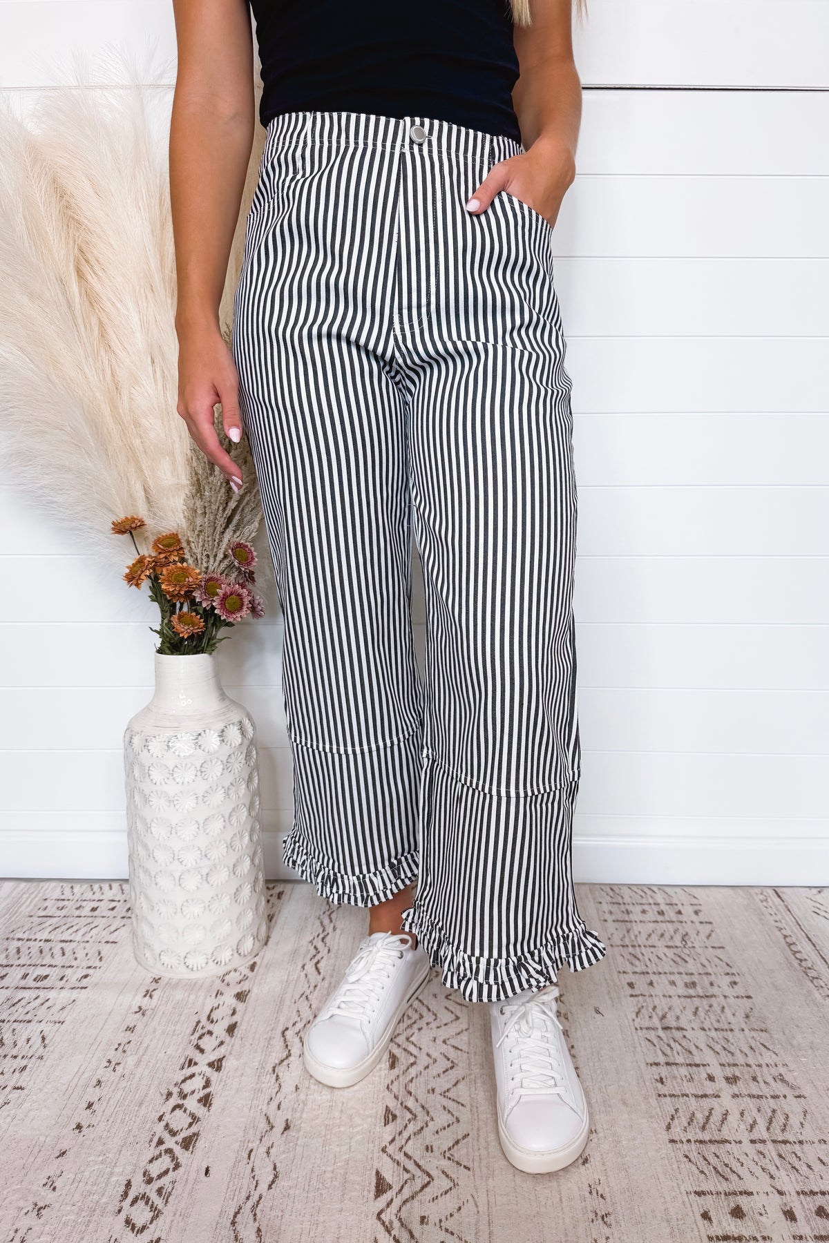 Layla High Rise Wide Leg Ruffle Pant - Black/White