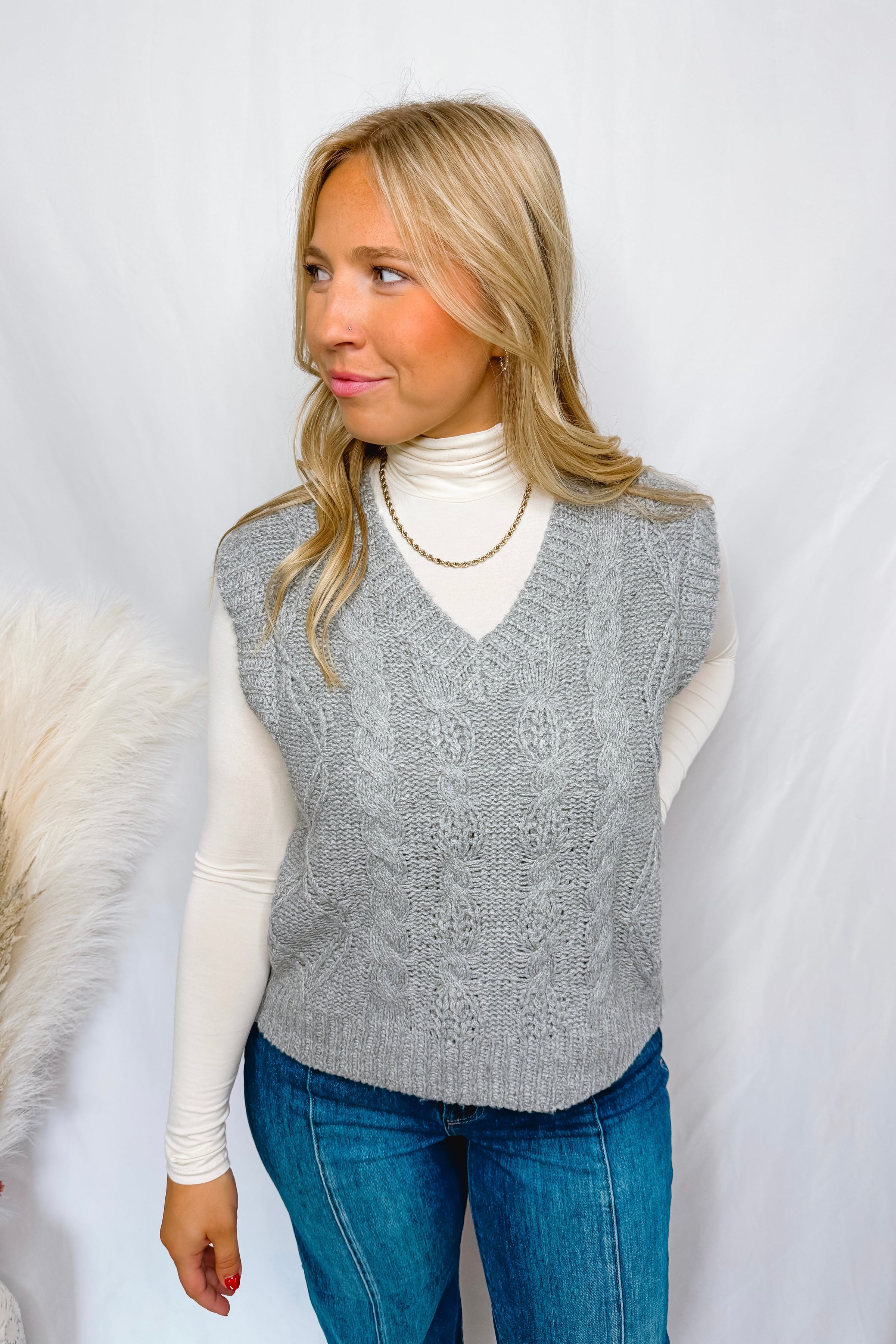 Nice Try Cable Knit V-Neck Sweater Vest - Grey