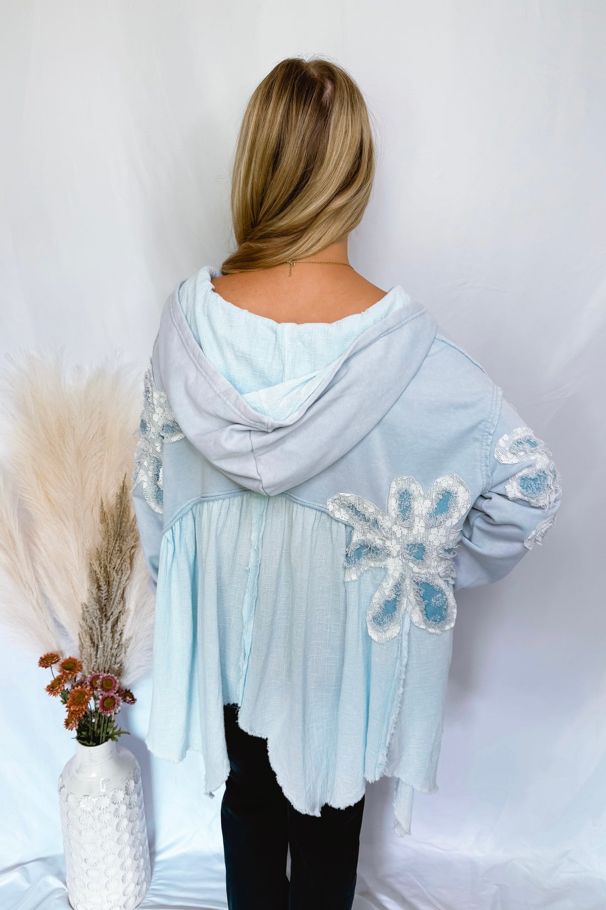 The Kennedy Floral Oversized Pullover - Light Blue